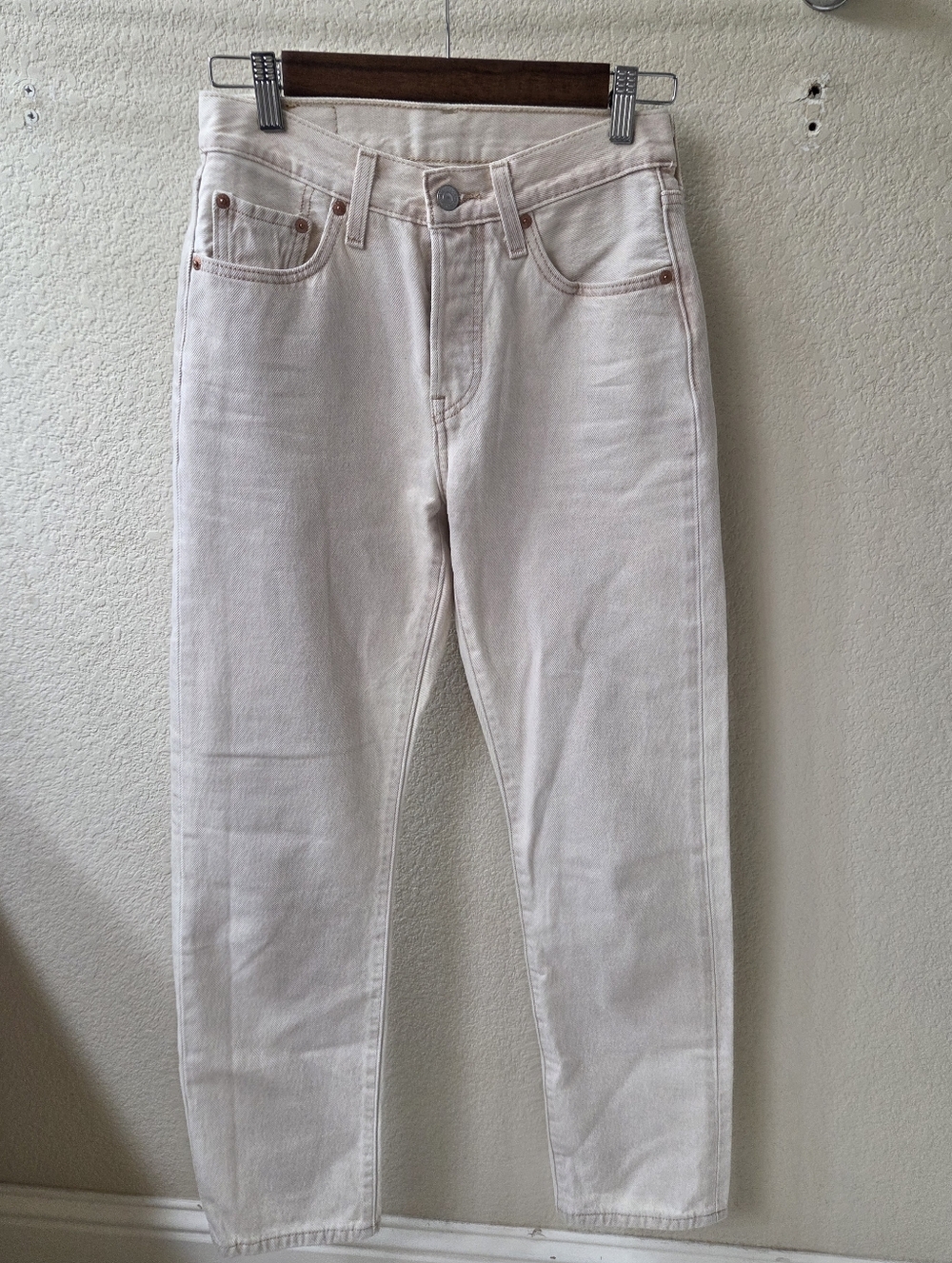 Levis 501 Jeans .. Size 25